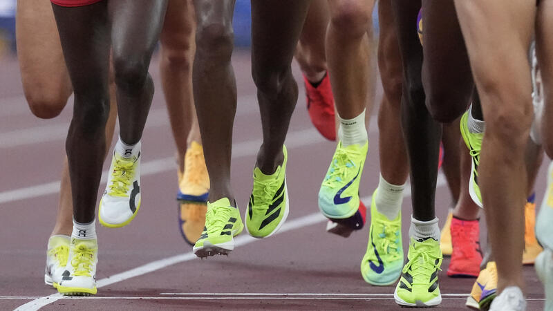 Athletes run during the 5000m men at the World Athletics Championships in Tokyo, Japan on September 18, 2025. Matrix Images / Nic Bothma