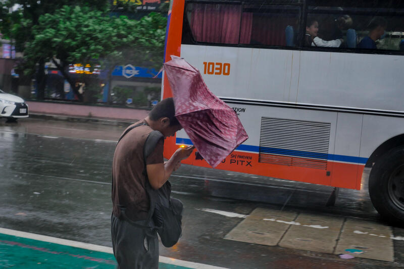 Typhoon Fung-Wong hits Manila, Philippines