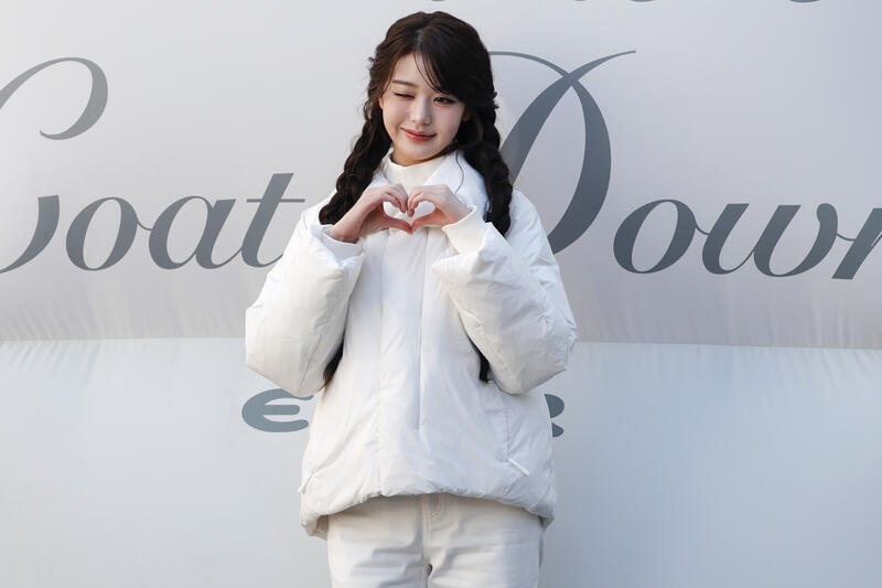 K-pop Star Jang Won-young Poses at Brand Event in Seoul