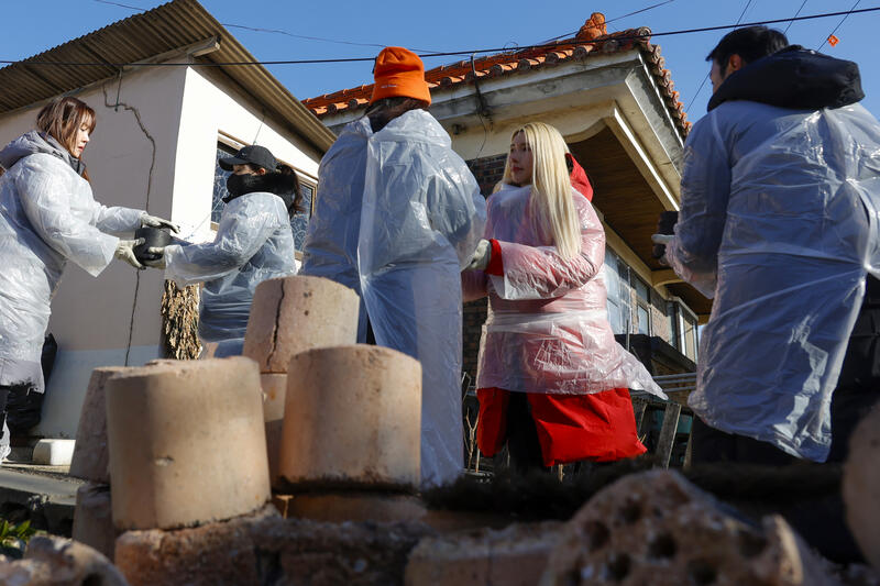 Coal Briquette Charity Supports South Korea’s Vulnerable