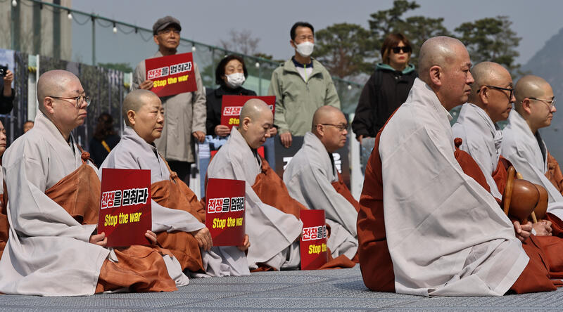 Jogye Order Holds Peace Dharma Drum Prayer in Gwanghwamun Opposing War and Troop Deployment
