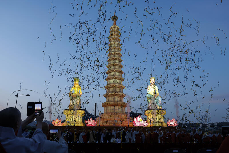 Seoul Marks Buddha's Birthday with Lighting Ceremony