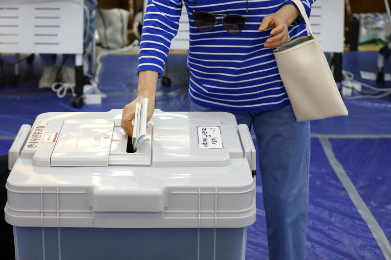 South Korea kicks off early voting for June 03 local elections