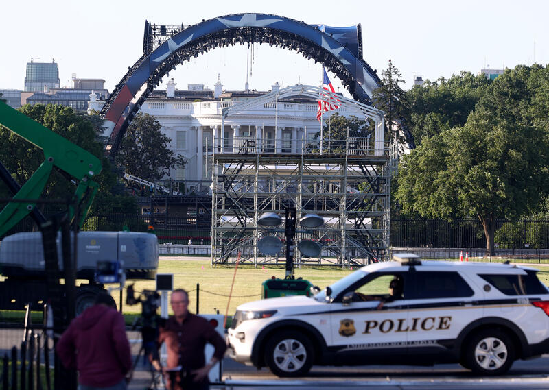 Construction of a UFC Octagon on the South Lawn of the White House in Washington DC, USA.