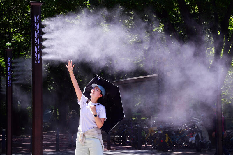 Seoul Swelters Under ÒExtreme Heat WarningÓ