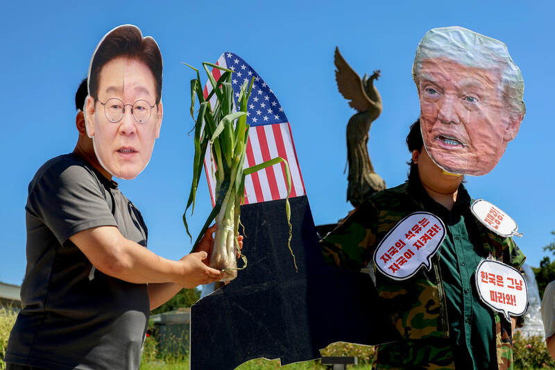 civic group protests Hormuz troop deployment plan wearing Trump, Lee masks, South Korea